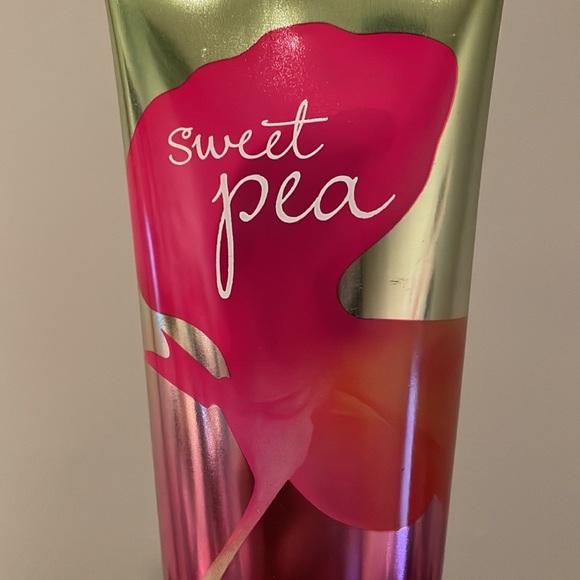 Bath & Body Works Sweet Pea 24 Hour Moisture Ultra Shea Body Cream 8oz - Picture 5 of 7